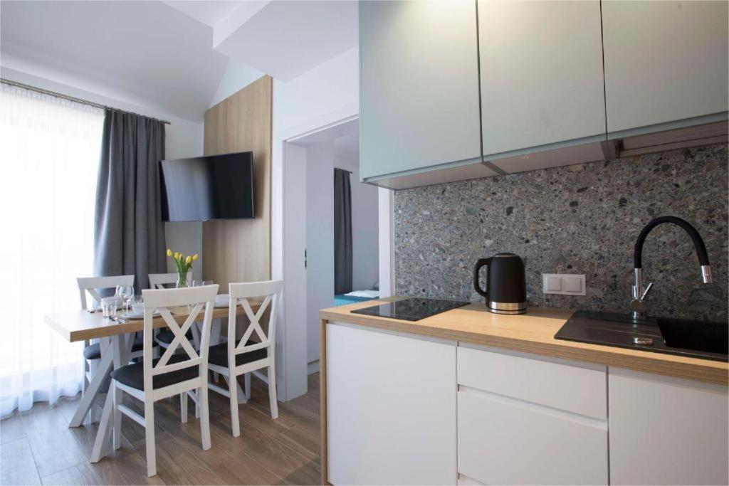 Willa Przy Porcie - Apartamenty Z Aneksami Kuchennymi Ustka Exterior photo